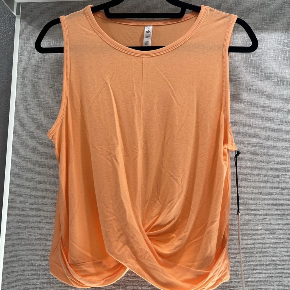 ALO Yoga Peach Twist Front Muscle Tee